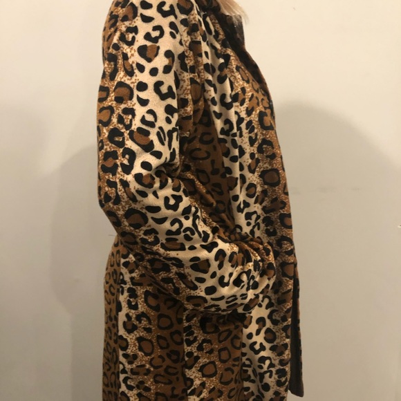 Reverseable Leopard print coat - Picture 4 of 10